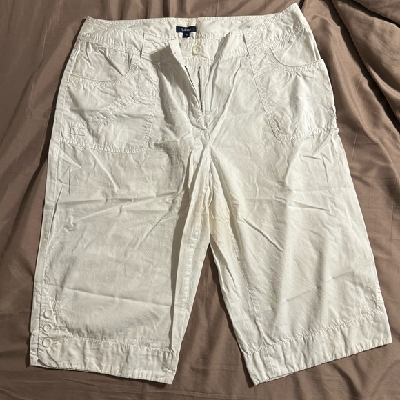 Reitmans 3/4 length short - Picture 1 of 4